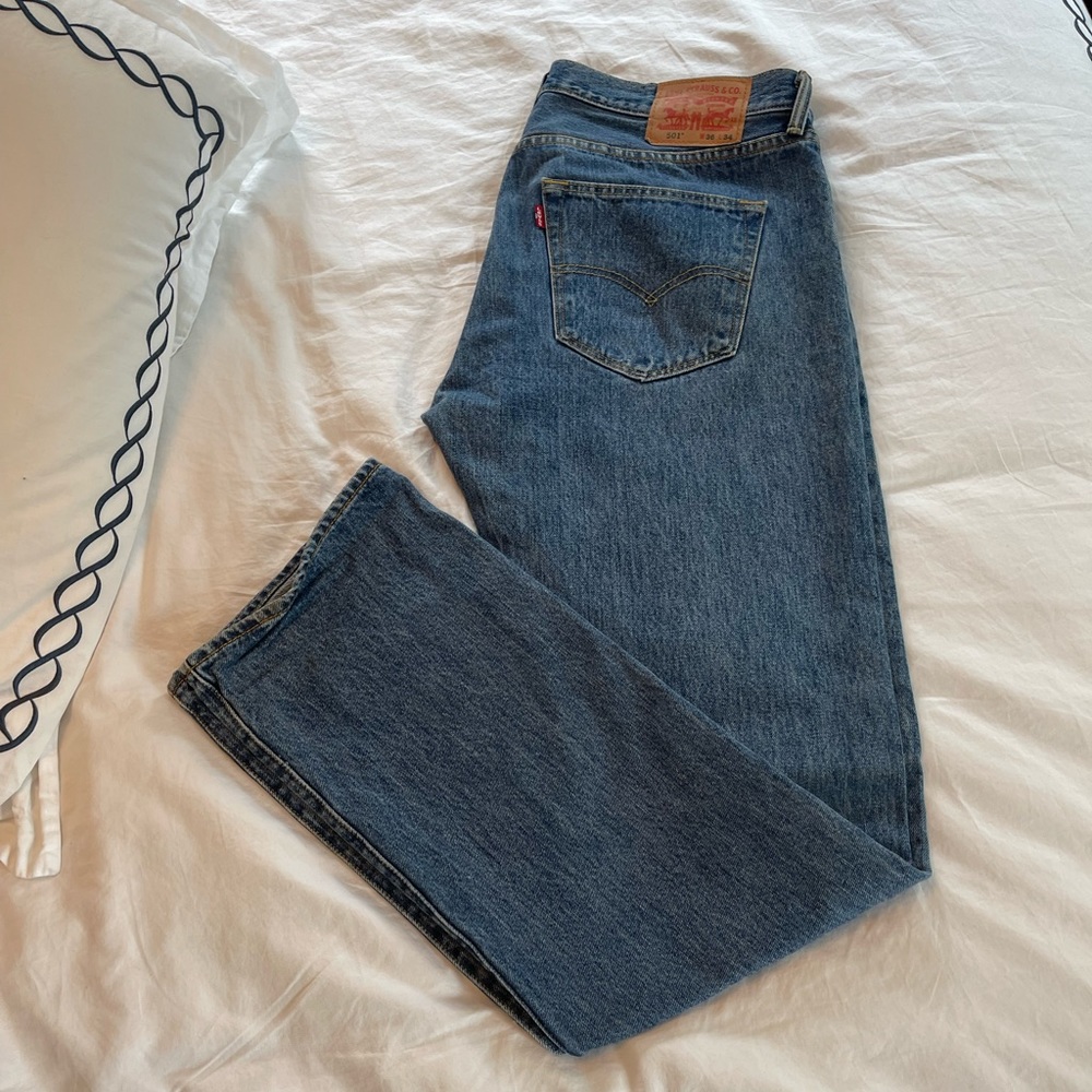 Levi’s Men’s 501 Mid Wash Jeans
